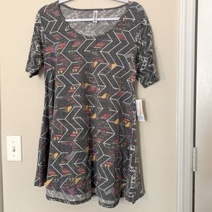 NWT ✨ 3/$15 LulaRoe Gray Geometric Perfect Tee